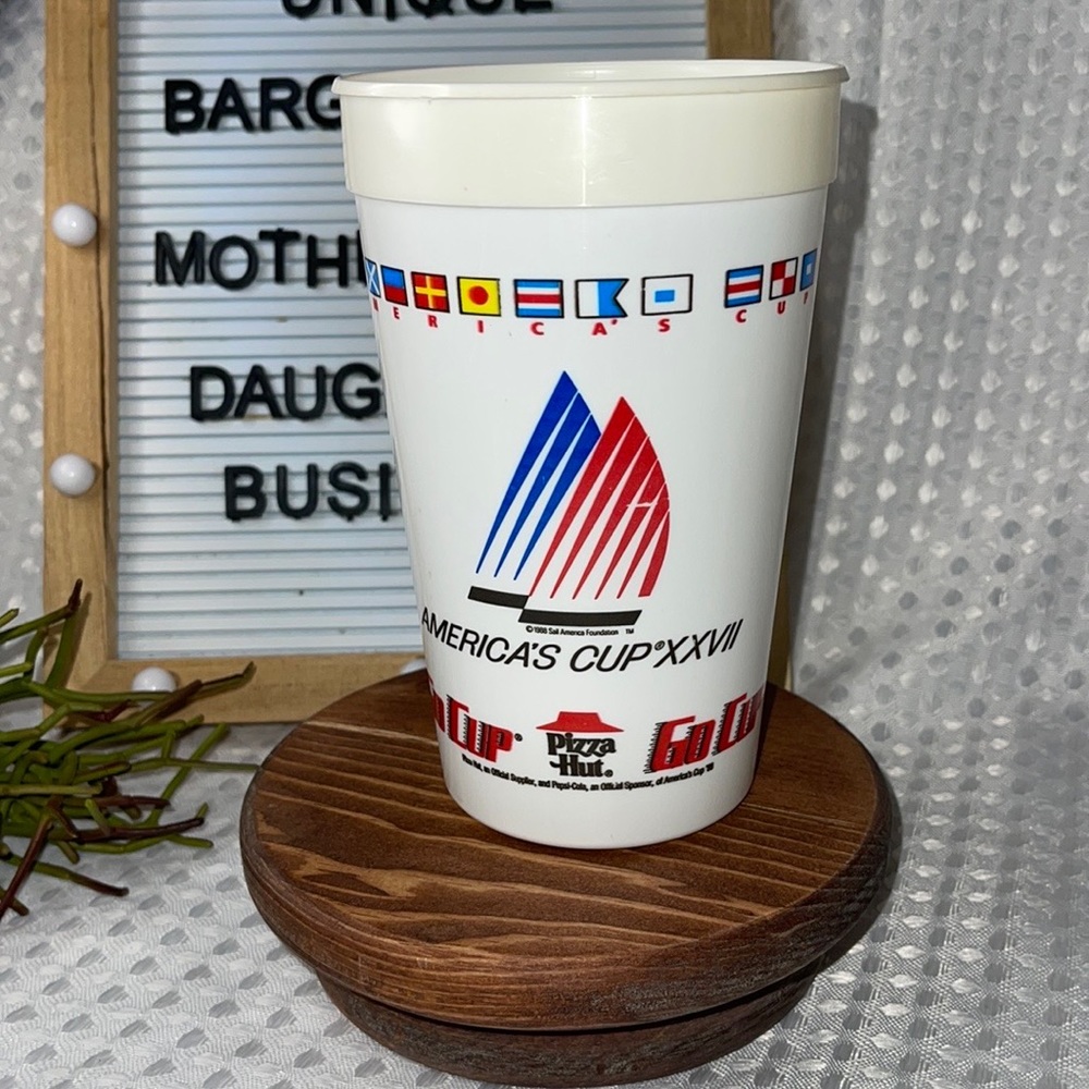 Vintage 32 ounce Pizza Hut Restaurant Plastic America's Cup XXVII Go Cup 1988.
